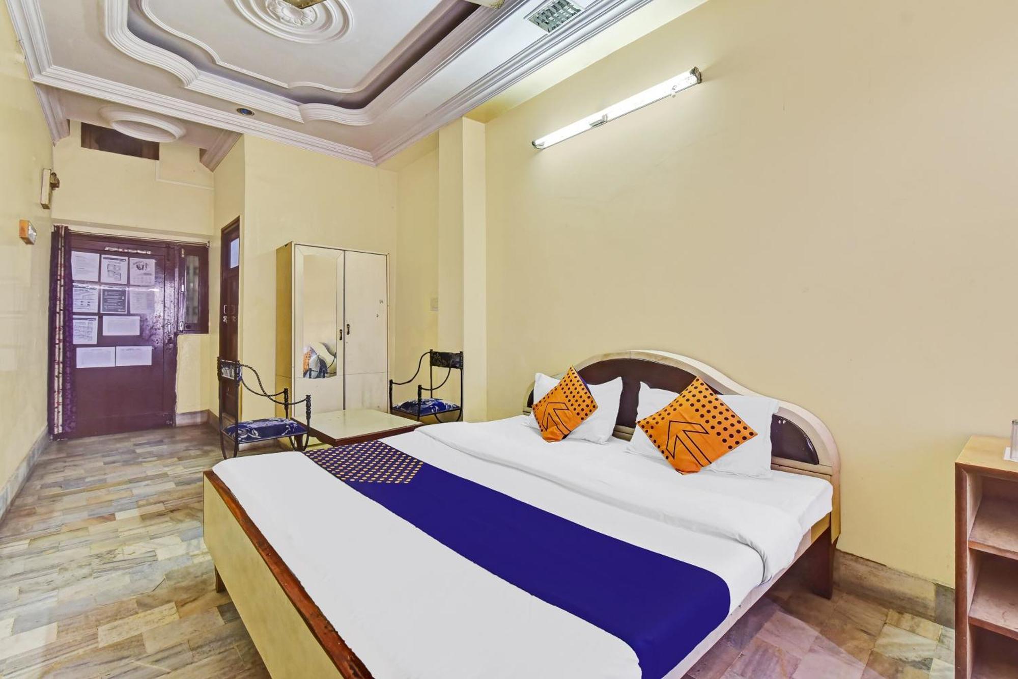 Hotel O Raj 2*